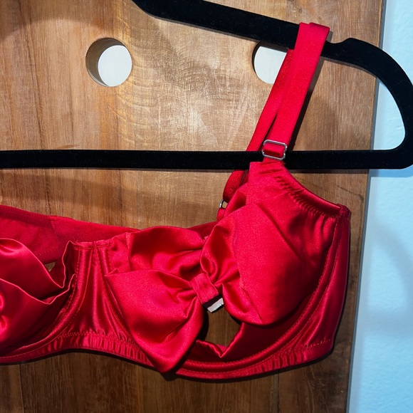 🆕 Victoria’s Secret Wicked Peekaboo Cup Bow Balconette Bra - Picture 7 of 10